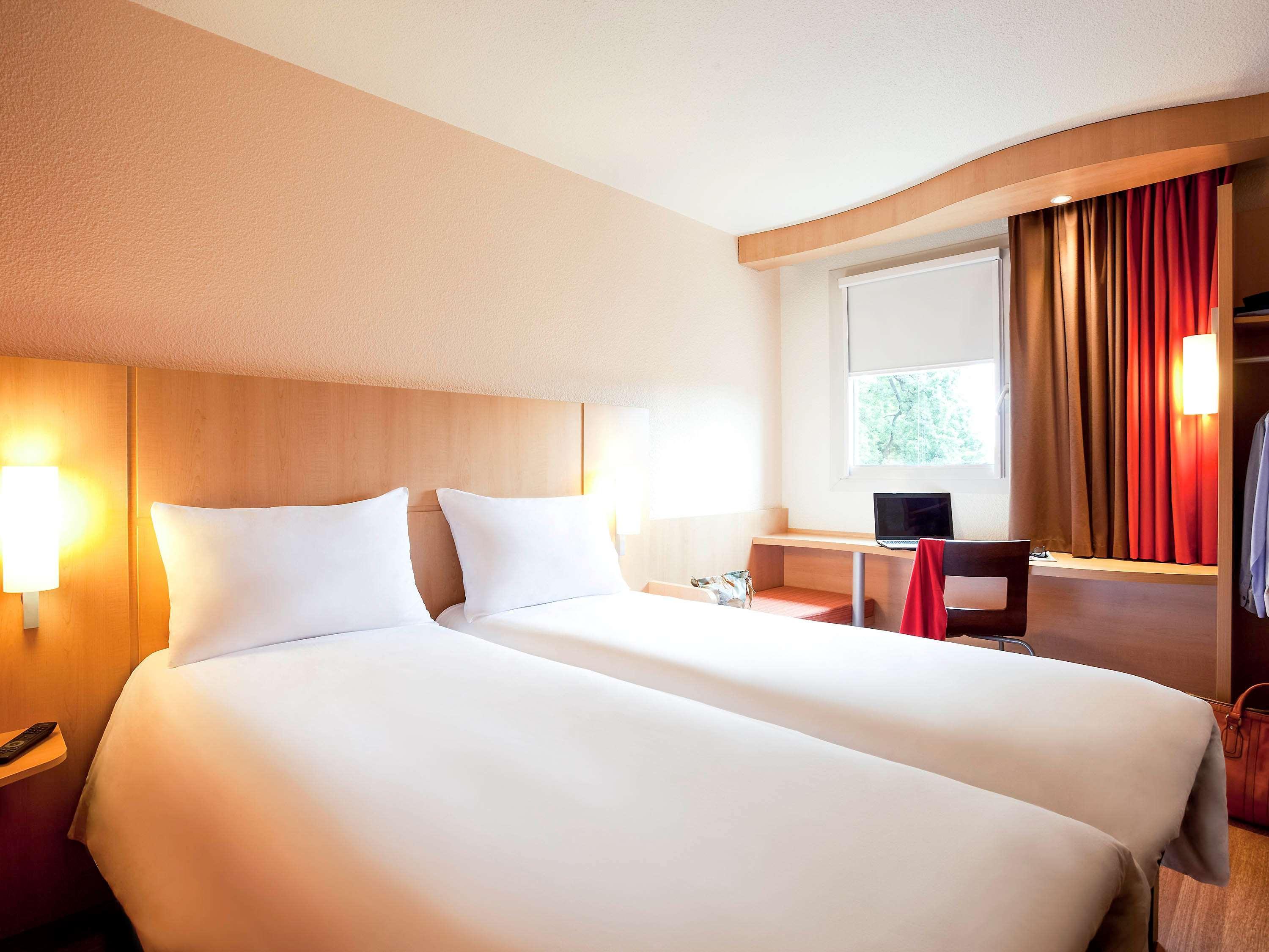 Ibis Lyon Est Chaponnay Hotel Ngoại thất bức ảnh