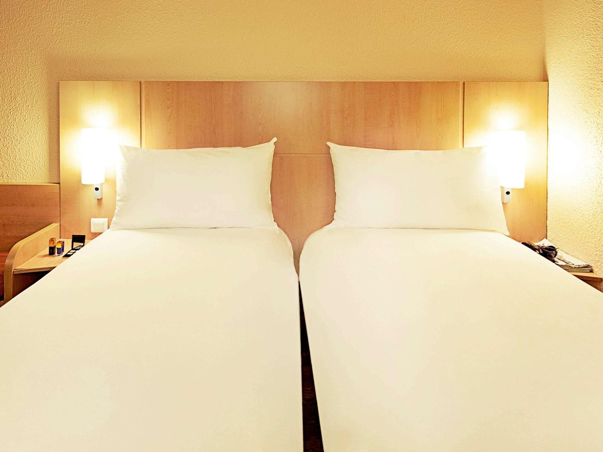 Ibis Lyon Est Chaponnay Hotel Ngoại thất bức ảnh