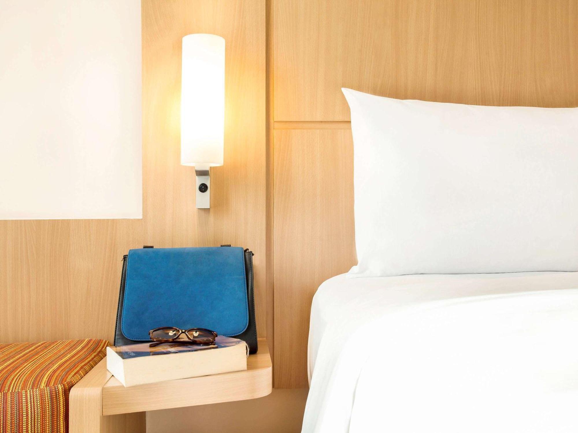 Ibis Lyon Est Chaponnay Hotel Ngoại thất bức ảnh