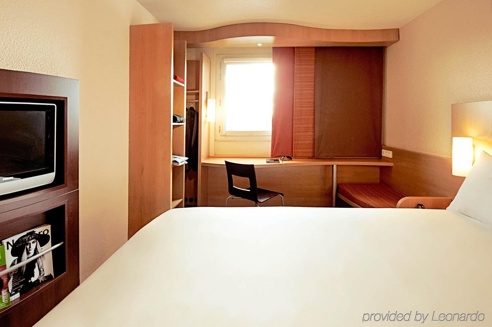 Ibis Lyon Est Chaponnay Hotel Ngoại thất bức ảnh
