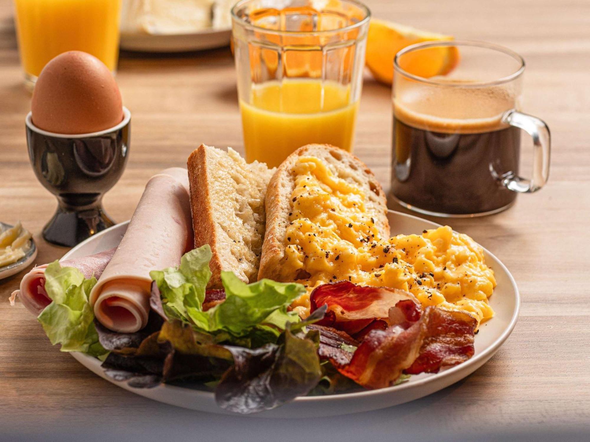 Ibis Lyon Est Chaponnay Hotel Ngoại thất bức ảnh