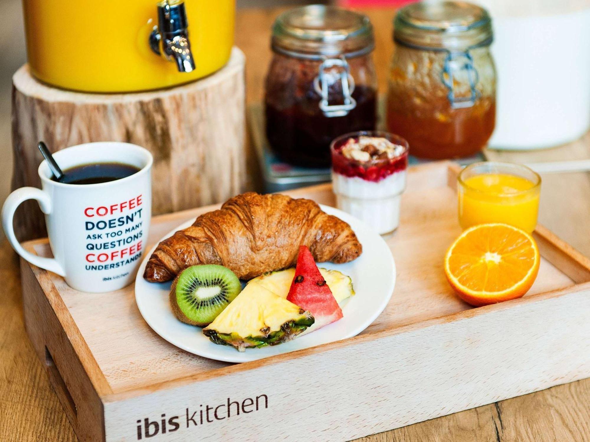 Ibis Lyon Est Chaponnay Hotel Ngoại thất bức ảnh
