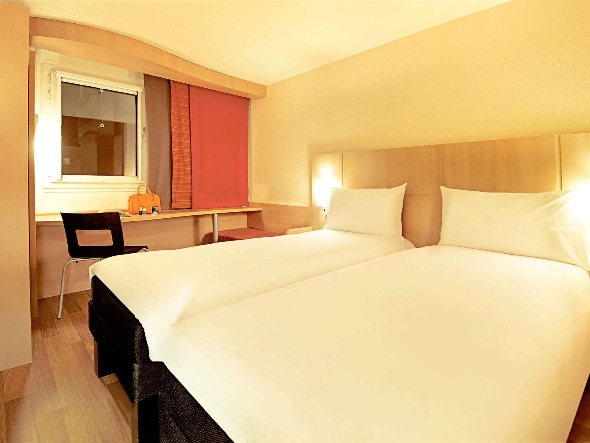 Ibis Lyon Est Chaponnay Hotel Ngoại thất bức ảnh