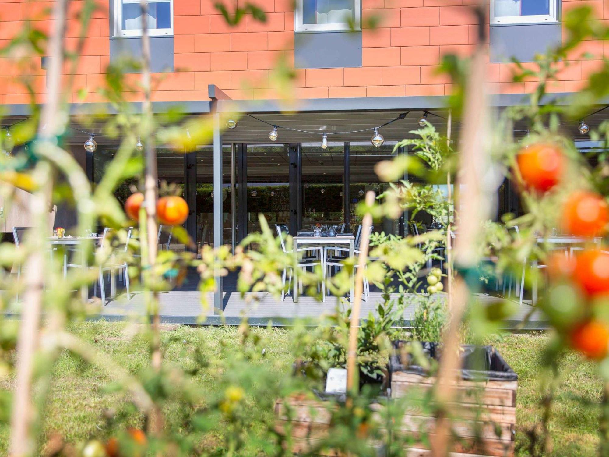 Ibis Lyon Est Chaponnay Hotel Ngoại thất bức ảnh